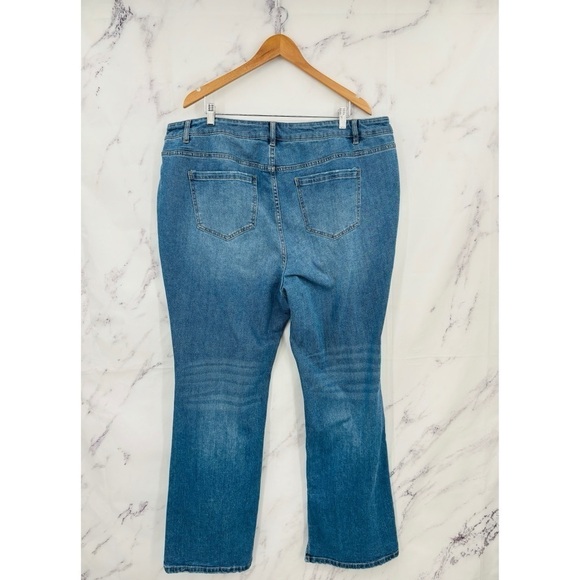 Eloquii Gena Fit Split Inseam Hem Straight Leg Jean - Medium Wash - Picture 7 of 8